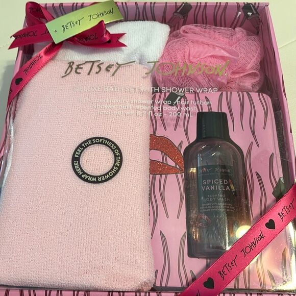Betsey Johnson Shower Wrap, hair turban & Bath Set - Picture 1 of 8